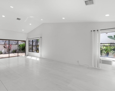 21326 Campo Allegro Drive - Photo Thumbnail 10