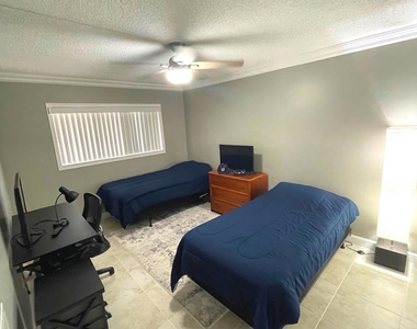 2805 Sw 22nd Avenue - Photo Thumbnail 13