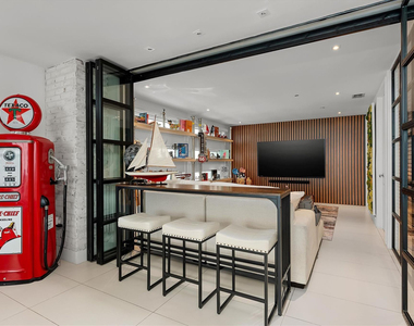 1040 Biscayne Boulevard - Photo Thumbnail 3