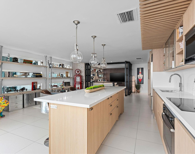 1040 Biscayne Boulevard - Photo Thumbnail 9