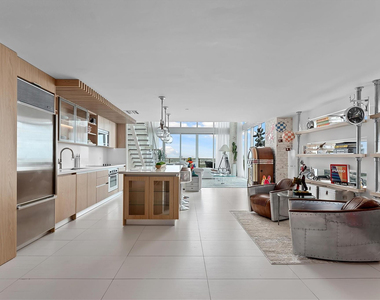 1040 Biscayne Boulevard - Photo Thumbnail 5