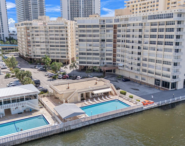 1825 S Ocean Drive - Photo Thumbnail 18