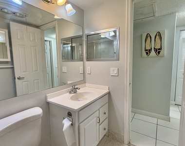 1037 Ashby D - Photo Thumbnail 13