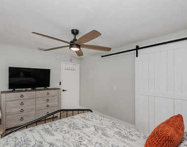 5631 Freedom Street - Photo Thumbnail 18