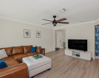 5631 Freedom Street - Photo Thumbnail 4