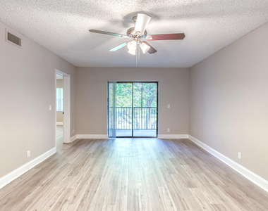 230 Se 10th Street - Photo Thumbnail 2