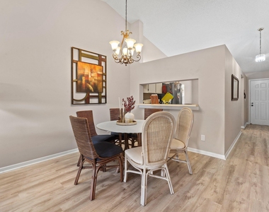 1502 Pinecrest Circle - Photo Thumbnail 8