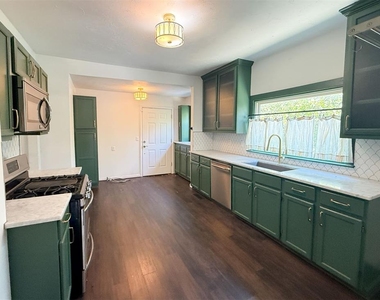 1741 W Park Place - Photo Thumbnail 6