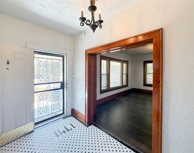 1741 W Park Place - Photo Thumbnail 3