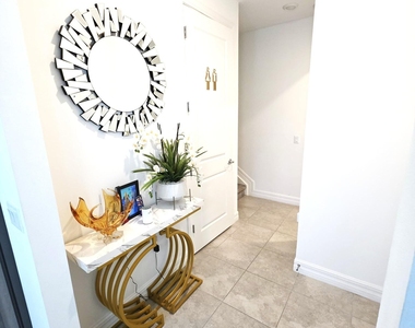 6050 Praza Lane - Photo Thumbnail 12