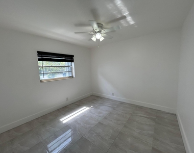 1534 Se 15th Street - Photo Thumbnail 5