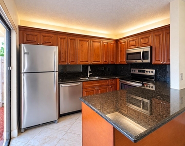 165 Lake Arbor Drive - Photo Thumbnail 7