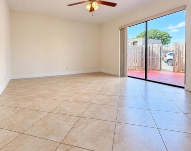 165 Lake Arbor Drive - Photo Thumbnail 4