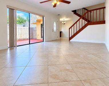 165 Lake Arbor Drive - Photo Thumbnail 2