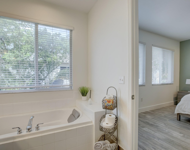 131 S East 7th Way - Photo Thumbnail 30