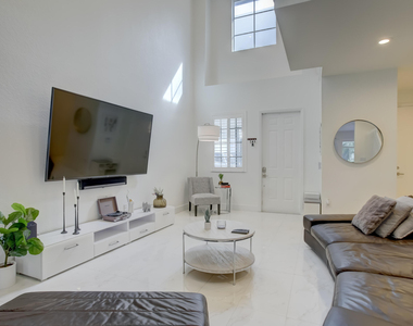 131 S East 7th Way - Photo Thumbnail 6