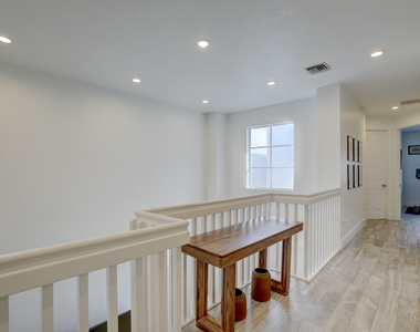 131 S East 7th Way - Photo Thumbnail 33