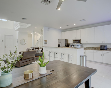 131 S East 7th Way - Photo Thumbnail 9