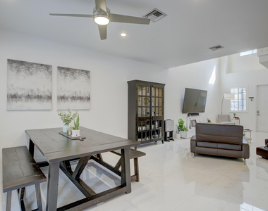 131 S East 7th Way - Photo Thumbnail 10
