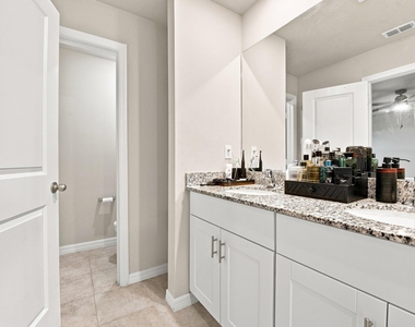 3570 San Bernardino Way - Photo Thumbnail 24
