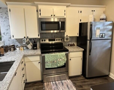 1707 Whitehall Drive - Photo Thumbnail 2