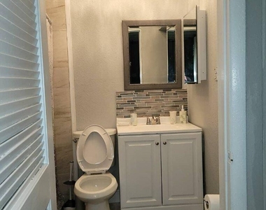 7751 Nw 41st Street - Photo Thumbnail 4