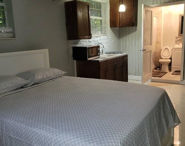 7751 Nw 41st Street - Photo Thumbnail 2