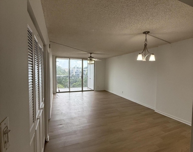 3161 Nw 47th Terrace - Photo Thumbnail 2