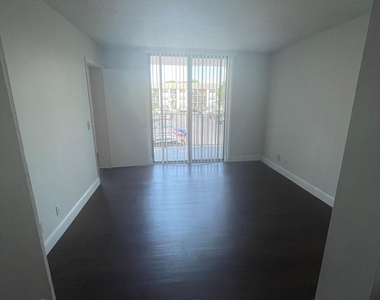 700 Executive Center Drive - Photo Thumbnail 9