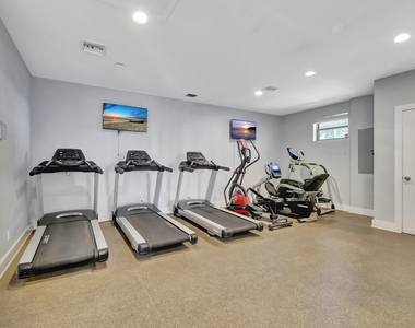 700 Executive Center Drive - Photo Thumbnail 23