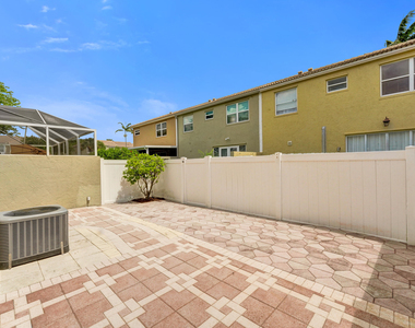 1365 Nw 154th Lane - Photo Thumbnail 11