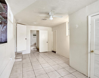 1318 Nw 11th Place - Photo Thumbnail 7