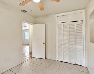 1318 Nw 11th Place - Photo Thumbnail 13
