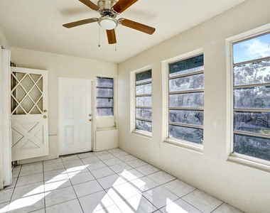 1318 Nw 11th Place - Photo Thumbnail 17