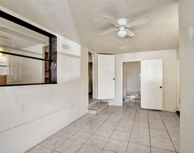 1318 Nw 11th Place - Photo Thumbnail 8