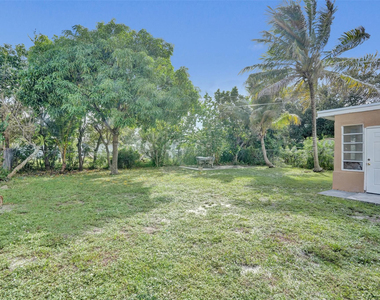 1318 Nw 11th Place - Photo Thumbnail 21