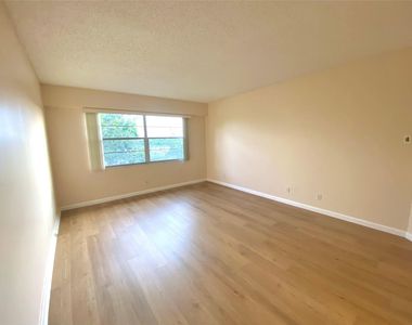 1000 Sw 128th Terrace - Photo Thumbnail 8