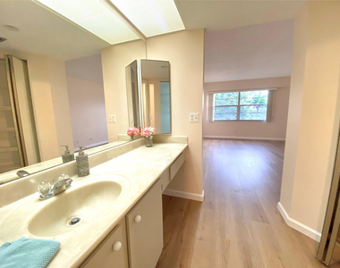 1000 Sw 128th Terrace - Photo Thumbnail 12