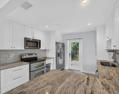 216 E 24th Street - Photo Thumbnail 17