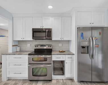 216 E 24th Street - Photo Thumbnail 12