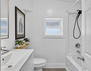 216 E 24th Street - Photo Thumbnail 20