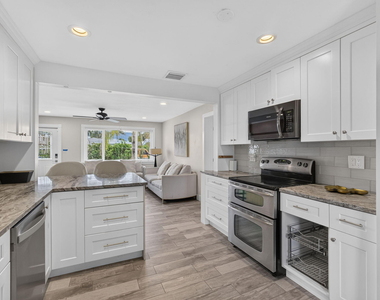 216 E 24th Street - Photo Thumbnail 11