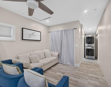 216 E 24th Street - Photo Thumbnail 18