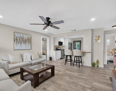 216 E 24th Street - Photo Thumbnail 7