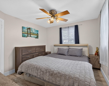 216 E 24th Street - Photo Thumbnail 30