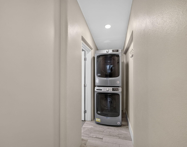 216 E 24th Street - Photo Thumbnail 19