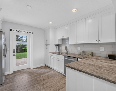 216 E 24th Street - Photo Thumbnail 16