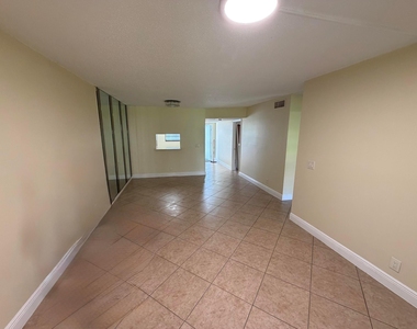 2929 Zorno Way - Photo Thumbnail 11