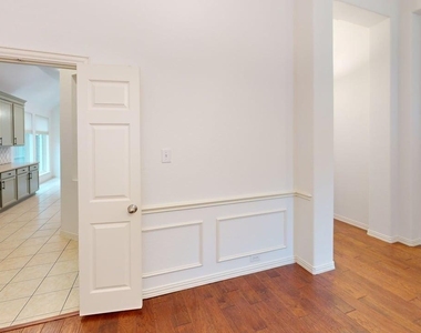 1219 Bridgeway Lane - Photo Thumbnail 9
