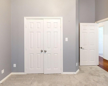 1219 Bridgeway Lane - Photo Thumbnail 13